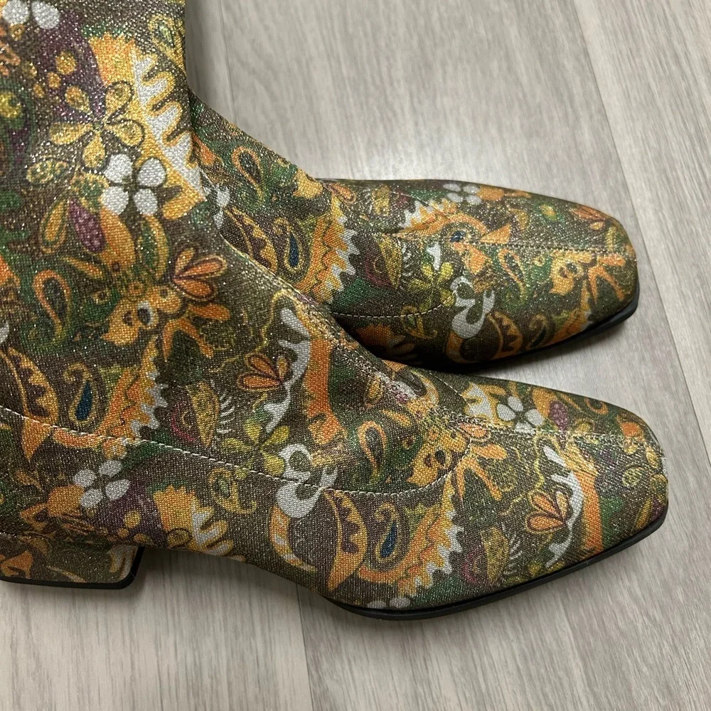 NWT Chelsea & Violet Zayla Floral Print Tall Boots Size 7.5